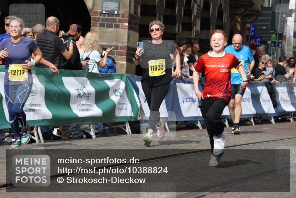 13.09.2026 - 21. swb-Marathon Bremen Strokosch-Dieckow http://msf.ph/oto/10388824 13.09.2026 11:10:18 Ziel 10299, 10435, 10645, 10737, 10751, 11119, 11383, 11437, 11441, 12207, 12449, 10002, 10169, 10247, 10361, 10362, 10422, 10706, 10719, 10768, 10791, 10890, 11080, 11300, 11382, 11957, 11982, 12227, 12454, 12550 meine-sportfotos.de