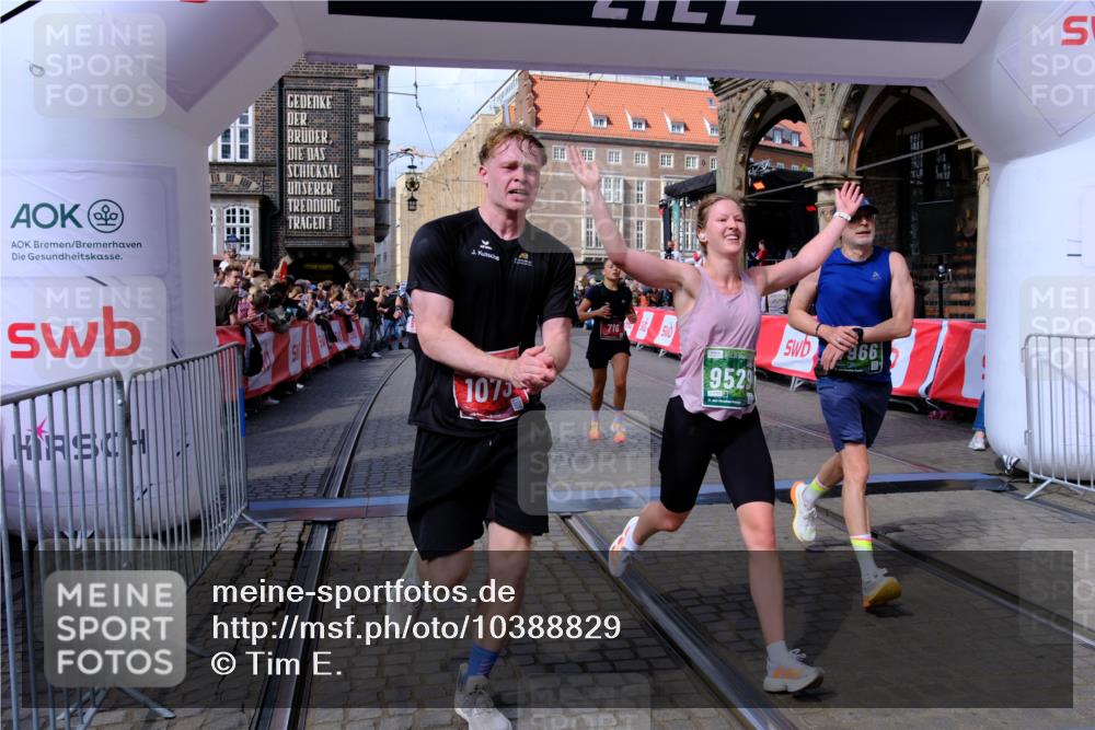 13.09.2026 - 21. swb-Marathon Bremen Tim E. http://msf.ph/oto/10388829 13.09.2026 13:30:34 Ziel 881, 1909, 1938, 2265, 2364, 2900, 4763, 5615, 6225, 6942, 6992, 6994, 7184, 7609, 7821, 7932, 7966, 8090, 8105, 8115, 8169, 8314, 8441, 8494, 9015, 9412, 9529 meine-sportfotos.de