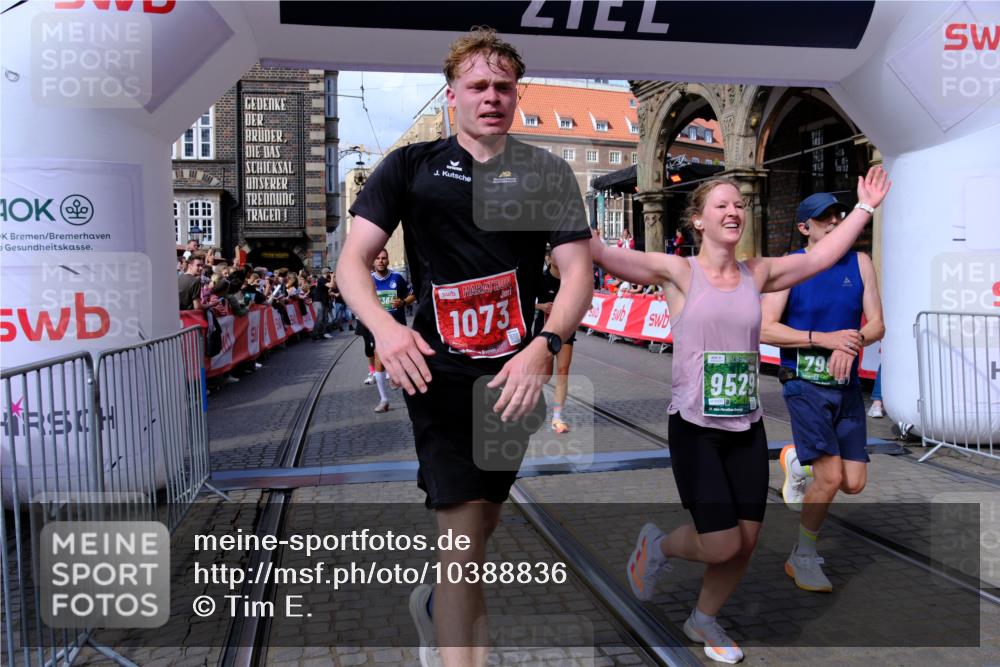 13.09.2026 - 21. swb-Marathon Bremen Tim E. http://msf.ph/oto/10388836 13.09.2026 13:30:35 Ziel 881, 1909, 1938, 2265, 2364, 2900, 4763, 5615, 6225, 6942, 6992, 6994, 7184, 7609, 7821, 7932, 7966, 8090, 8105, 8115, 8169, 8314, 8441, 8494, 9015, 9412, 9529 meine-sportfotos.de
