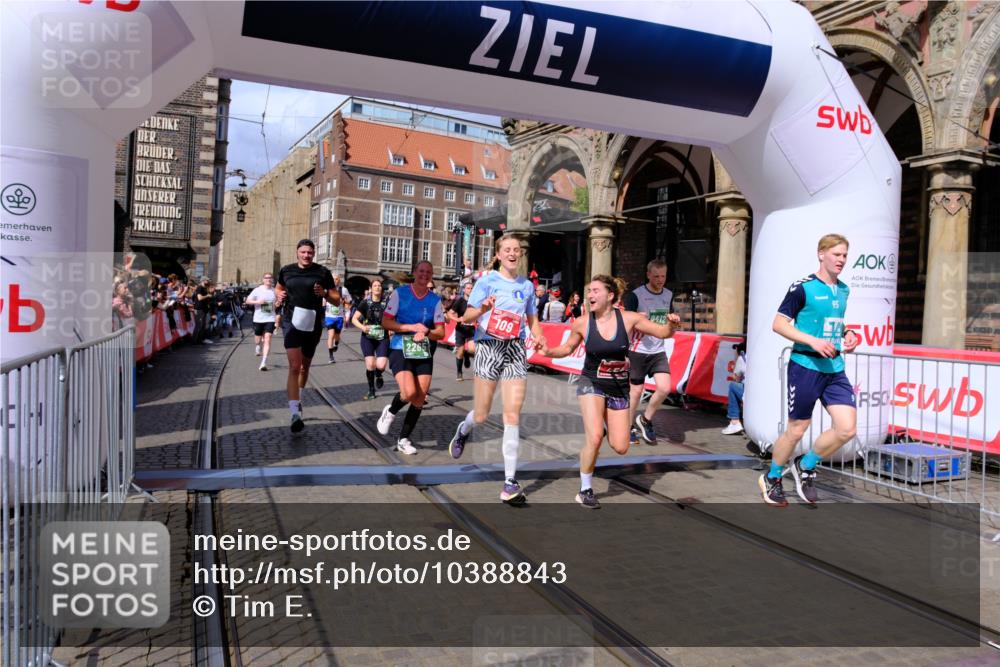 13.09.2026 - 21. swb-Marathon Bremen Tim E. http://msf.ph/oto/10388843 13.09.2026 13:30:41 Ziel 881, 1067, 1909, 1938, 2265, 2364, 2900, 3163, 3164, 3425, 4058, 4415, 4748, 4763, 5506, 6988, 7821, 7966, 8090, 8105, 8116, 8117, 8169, 8314, 8494, 8762, 8878, 8966, 9011, 9015, 9108, 9412, 9529, 9695 meine-sportfotos.de