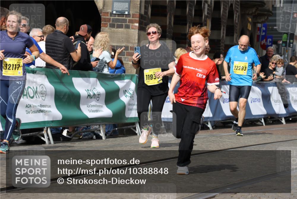 13.09.2026 - 21. swb-Marathon Bremen Strokosch-Dieckow http://msf.ph/oto/10388848 13.09.2026 11:10:18 Ziel 10299, 10435, 10645, 10737, 10751, 11119, 11383, 11437, 11441, 12207, 12449, 10002, 10169, 10247, 10361, 10362, 10422, 10706, 10719, 10768, 10791, 10890, 11080, 11300, 11382, 11957, 11982, 12227, 12454, 12550 meine-sportfotos.de