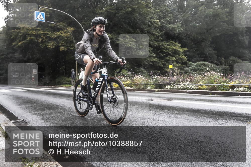 13.09.2026 - Stadtparktriathlon H.Heesch http://msf.ph/oto/10388857 13.09.2026 12:38:36 Radfahren 1105, 1133, 1282 meine-sportfotos.de