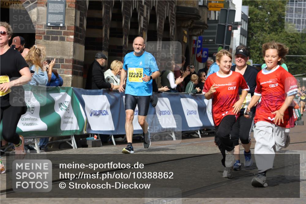 13.09.2026 - 21. swb-Marathon Bremen Strokosch-Dieckow http://msf.ph/oto/10388862 13.09.2026 11:10:19 Ziel 10299, 10435, 10645, 10737, 10751, 11119, 11383, 11437, 11441, 12207, 10002, 10169, 10247, 10361, 10422, 10706, 10719, 10768, 10791, 10890, 11080, 11283, 11298, 11300, 11957, 11982, 12183, 12227, 12454, 12550 meine-sportfotos.de