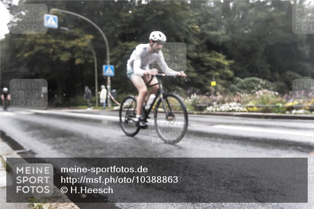 13.09.2026 - Stadtparktriathlon H.Heesch http://msf.ph/oto/10388863 13.09.2026 12:38:48 Radfahren 996, 1091, 1202, 1299 meine-sportfotos.de