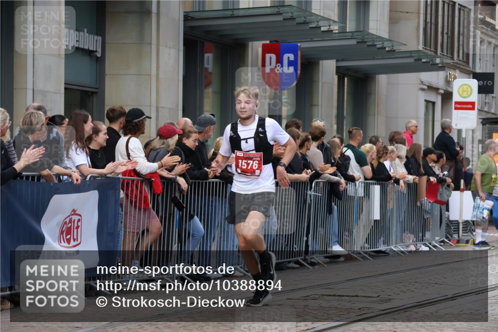 13.09.2026 - 21. swb-Marathon Bremen Strokosch-Dieckow http://msf.ph/oto/10388894 13.09.2026 12:59:01 Ziel 658, 1248, 1508, 1751, 1800, 1993, 2651, 3251, 3584, 3688, 4096, 6991, 8383, 9533, 1118, 1576, 3624, 3688, 4399, 4847, 6929, 8065, 8994, 9120, 9329 meine-sportfotos.de