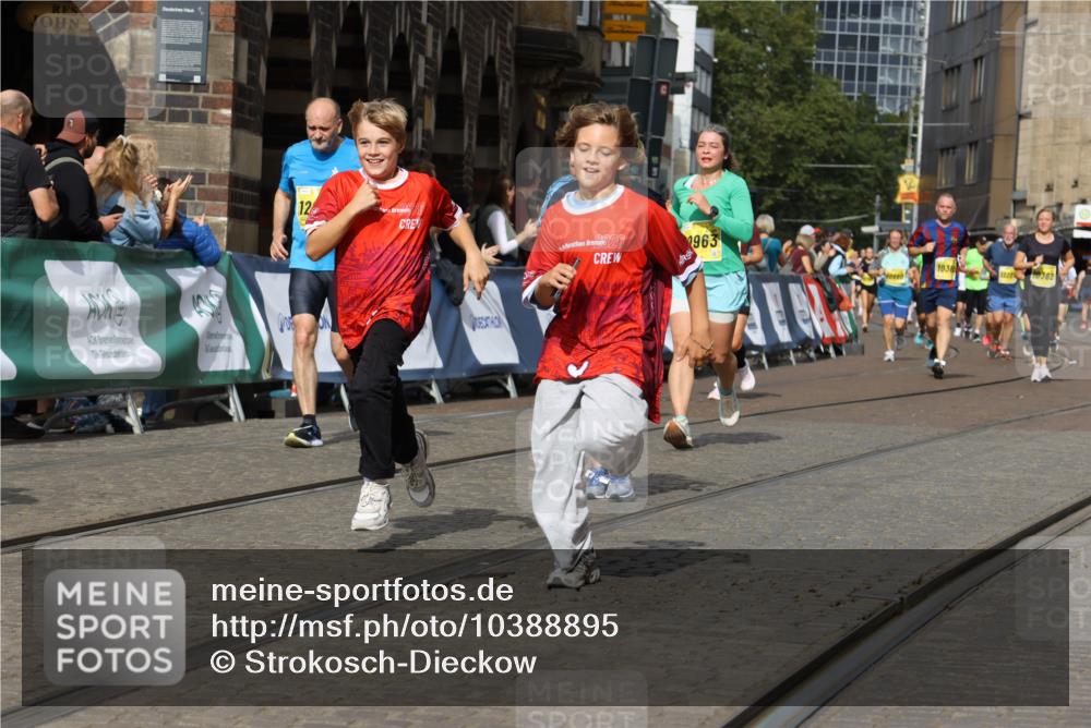 13.09.2026 - 21. swb-Marathon Bremen Strokosch-Dieckow http://msf.ph/oto/10388895 13.09.2026 11:10:20 Ziel 10299, 10435, 10645, 10751, 11119, 11383, 11437, 11441, 12207, 10002, 10169, 10247, 10422, 10706, 10719, 10768, 10791, 10890, 11080, 11283, 11298, 11300, 11957, 11982, 12183, 12227, 12454, 12550 meine-sportfotos.de