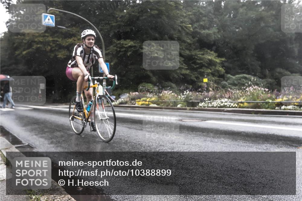 13.09.2026 - Stadtparktriathlon H.Heesch http://msf.ph/oto/10388899 13.09.2026 12:39:35 Radfahren 1174, 1192, 1214 meine-sportfotos.de