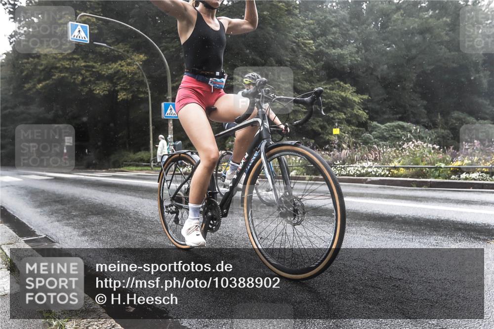 13.09.2026 - Stadtparktriathlon H.Heesch http://msf.ph/oto/10388902 13.09.2026 12:39:43 Radfahren 1118, 1127, 1268 meine-sportfotos.de
