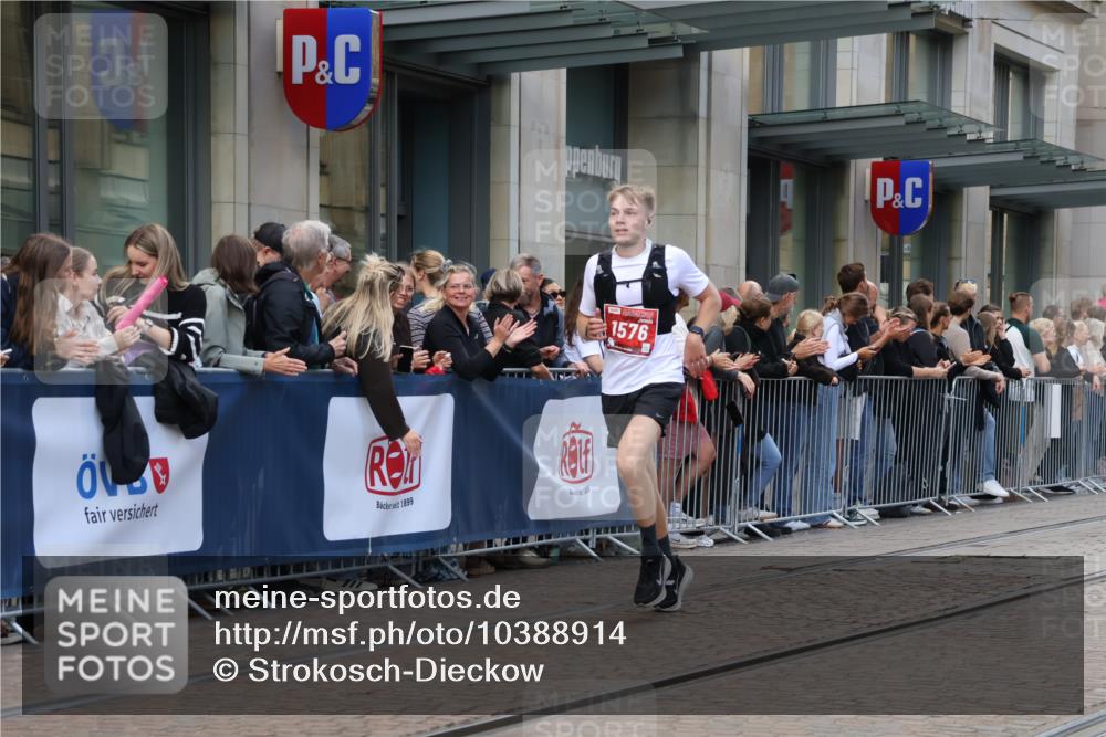 13.09.2026 - 21. swb-Marathon Bremen Strokosch-Dieckow http://msf.ph/oto/10388914 13.09.2026 12:59:02 Ziel 658, 1248, 1508, 1751, 1800, 1993, 2651, 3251, 3584, 4096, 6991, 8383, 9533, 1118, 1576, 3624, 3688, 4399, 4847, 6929, 8065, 8994, 9120, 9329 meine-sportfotos.de