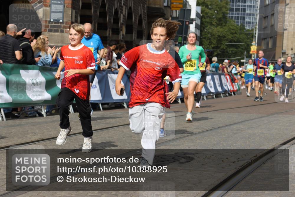 13.09.2026 - 21. swb-Marathon Bremen Strokosch-Dieckow http://msf.ph/oto/10388925 13.09.2026 11:10:20 Ziel 10299, 10435, 10645, 10751, 11119, 11383, 11437, 11441, 12207, 10002, 10169, 10247, 10422, 10706, 10719, 10768, 10791, 10890, 11080, 11283, 11298, 11300, 11957, 11982, 12183, 12227, 12454, 12550 meine-sportfotos.de