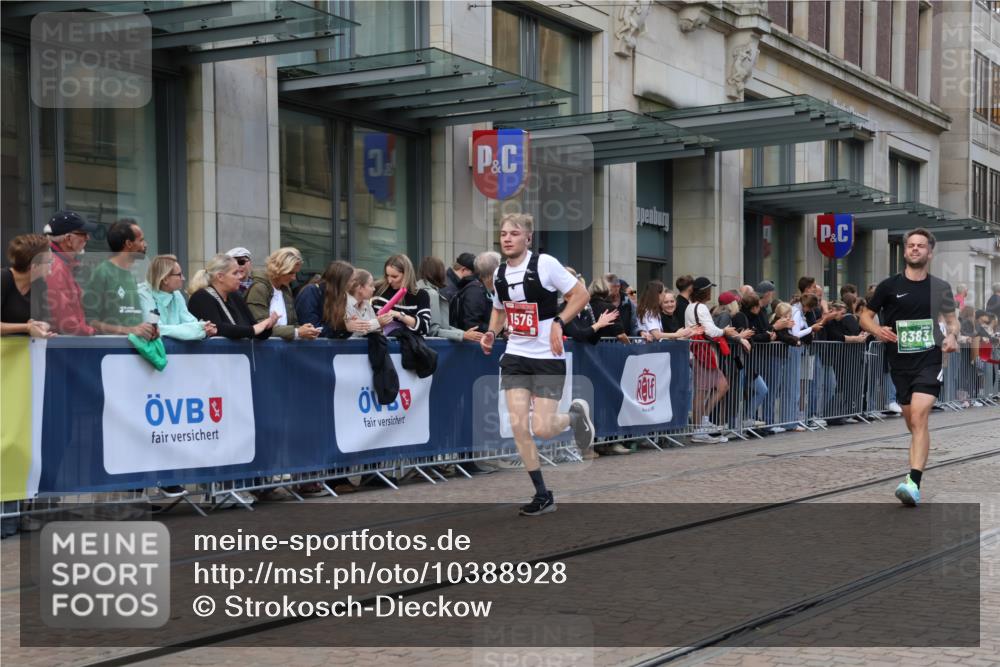 13.09.2026 - 21. swb-Marathon Bremen Strokosch-Dieckow http://msf.ph/oto/10388928 13.09.2026 12:59:02 Ziel 658, 1248, 1508, 1751, 1800, 1993, 2651, 3251, 3584, 4096, 6991, 8383, 9533, 1118, 1576, 3624, 3688, 4399, 4847, 6929, 8065, 8994, 9120, 9329 meine-sportfotos.de