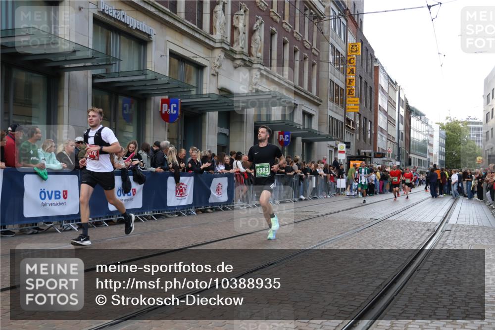 13.09.2026 - 21. swb-Marathon Bremen Strokosch-Dieckow http://msf.ph/oto/10388935 13.09.2026 12:59:03 Ziel 658, 1248, 1508, 1751, 1800, 1993, 2651, 3251, 3584, 4096, 6991, 8383, 9533, 1118, 1576, 3624, 3688, 4399, 4847, 6929, 8065, 8994, 9120, 9329 meine-sportfotos.de