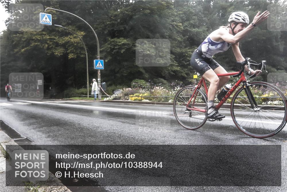 13.09.2026 - Stadtparktriathlon H.Heesch http://msf.ph/oto/10388944 13.09.2026 12:40:54 Radfahren 954, 1124 meine-sportfotos.de