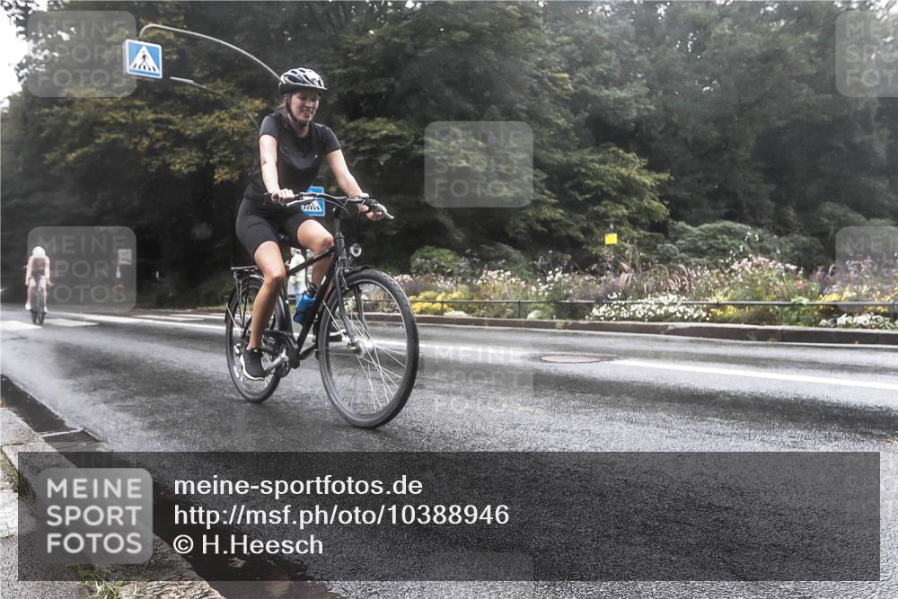 13.09.2026 - Stadtparktriathlon H.Heesch http://msf.ph/oto/10388946 13.09.2026 12:40:57 Radfahren 954, 1124, 1166, 1216 meine-sportfotos.de