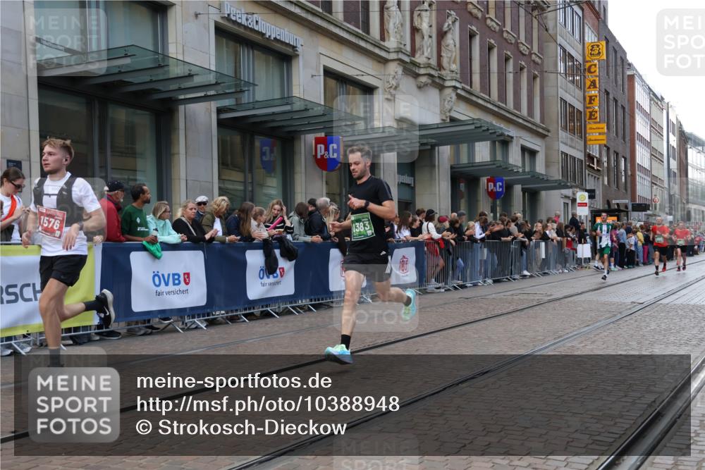 13.09.2026 - 21. swb-Marathon Bremen Strokosch-Dieckow http://msf.ph/oto/10388948 13.09.2026 12:59:03 Ziel 658, 1248, 1508, 1751, 1800, 1993, 2651, 3251, 3584, 4096, 6991, 8383, 9533, 1118, 1576, 3624, 3688, 4399, 4847, 6929, 8065, 8994, 9120, 9329 meine-sportfotos.de