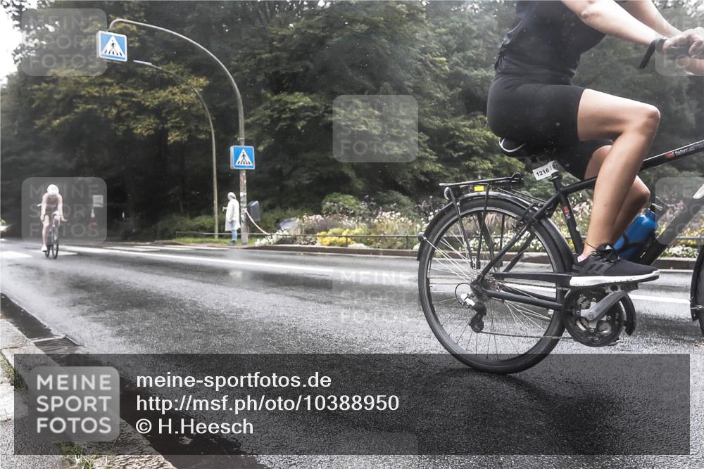 13.09.2026 - Stadtparktriathlon H.Heesch http://msf.ph/oto/10388950 13.09.2026 12:40:58 Radfahren 954, 1166, 1216 meine-sportfotos.de