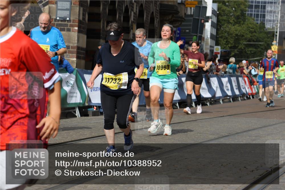 13.09.2026 - 21. swb-Marathon Bremen Strokosch-Dieckow http://msf.ph/oto/10388952 13.09.2026 11:10:21 Ziel 10299, 10435, 10751, 11119, 11383, 11437, 11441, 11933, 12117, 12207, 10002, 10169, 10247, 10422, 10706, 10719, 10768, 10791, 10890, 11283, 11298, 11300, 11957, 11982, 12183, 12227, 12454, 12550 meine-sportfotos.de