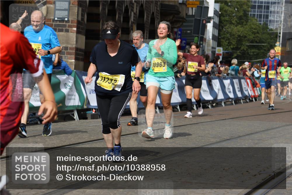 13.09.2026 - 21. swb-Marathon Bremen Strokosch-Dieckow http://msf.ph/oto/10388958 13.09.2026 11:10:21 Ziel 10299, 10435, 10751, 11119, 11383, 11437, 11441, 11933, 12117, 12207, 10002, 10169, 10247, 10422, 10706, 10719, 10768, 10791, 10890, 11283, 11298, 11300, 11957, 11982, 12183, 12227, 12454, 12550 meine-sportfotos.de
