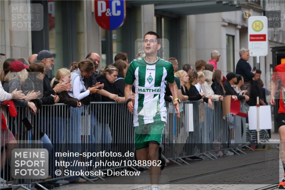 13.09.2026 - 21. swb-Marathon Bremen Strokosch-Dieckow http://msf.ph/oto/10388962 13.09.2026 12:59:05 Ziel 466, 658, 862, 1248, 1508, 1751, 1800, 1993, 2651, 3251, 3584, 4096, 6991, 8383, 9533, 1118, 1576, 3584, 3624, 3688, 4399, 4847, 6929, 6991, 8065, 8994, 9120, 9329 meine-sportfotos.de