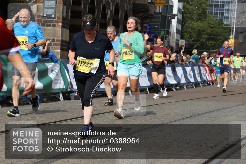 13.09.2026 - 21. swb-Marathon Bremen Strokosch-Dieckow http://msf.ph/oto/10388964 13.09.2026 11:10:21 Ziel 10299, 10435, 10751, 11119, 11383, 11437, 11441, 11933, 12117, 12207, 10002, 10169, 10247, 10422, 10706, 10719, 10768, 10791, 10890, 11283, 11298, 11300, 11957, 11982, 12183, 12227, 12454, 12550 meine-sportfotos.de