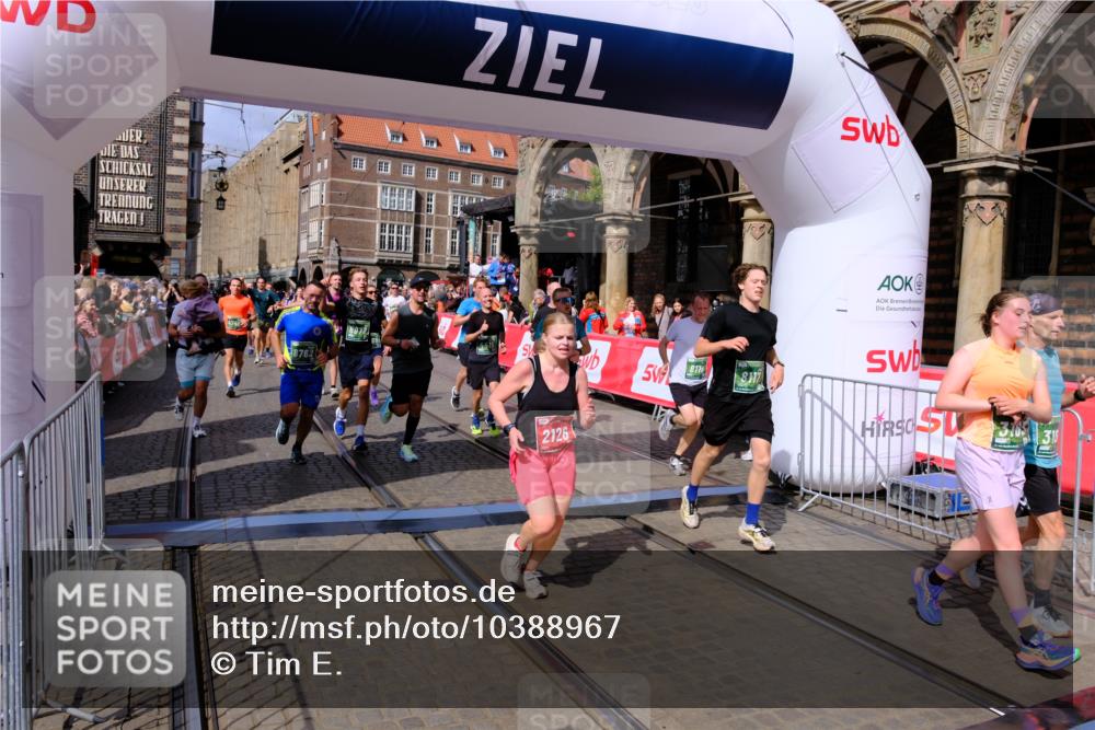 13.09.2026 - 21. swb-Marathon Bremen Tim E. http://msf.ph/oto/10388967 13.09.2026 13:30:51 Ziel 625, 800, 834, 1067, 1926, 2369, 2452, 2723, 3163, 3164, 3425, 4058, 4206, 4332, 4342, 4415, 4425, 4748, 4757, 5506, 5551, 6134, 6343, 6347, 6523, 6988, 7253, 7567, 7645, 7821, 8090, 8116, 8117, 8169, 8314, 8762, 8878, 8966, 9011, 9108, 9692, 9695, 9699, 9825, 13090 meine-sportfotos.de