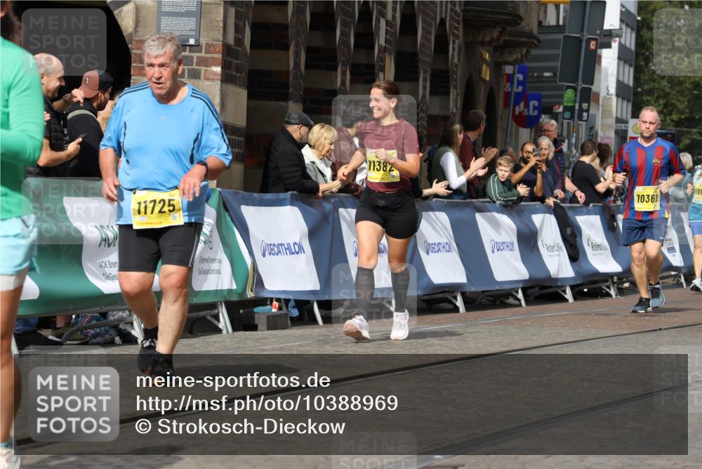 13.09.2026 - 21. swb-Marathon Bremen Strokosch-Dieckow http://msf.ph/oto/10388969 13.09.2026 11:10:23 Ziel 10299, 10435, 10751, 11119, 11383, 11441, 11732, 11933, 12117, 12207, 10002, 10247, 10422, 10719, 10768, 10791, 11283, 11298, 11300, 11736, 11982, 12183, 12227, 12454 meine-sportfotos.de