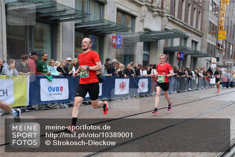 13.09.2026 - 21. swb-Marathon Bremen Strokosch-Dieckow http://msf.ph/oto/10389001 13.09.2026 12:59:08 Ziel 466, 658, 862, 1248, 1751, 1800, 1993, 2651, 3251, 4096, 4964, 5316, 5828, 8383, 9533, 1118, 1508, 1576, 3584, 3624, 3688, 4399, 4847, 6991, 8065, 8994, 9120, 9329 meine-sportfotos.de