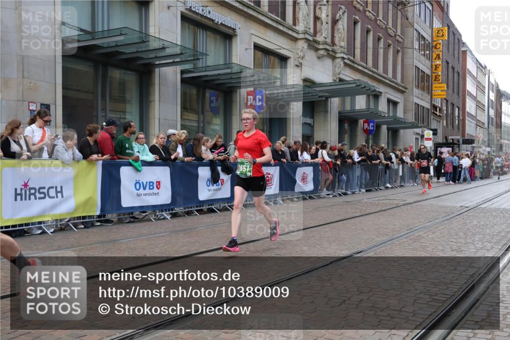 13.09.2026 - 21. swb-Marathon Bremen Strokosch-Dieckow http://msf.ph/oto/10389009 13.09.2026 12:59:09 Ziel 466, 658, 862, 1248, 1751, 1800, 1993, 2651, 3251, 4096, 4964, 5316, 5828, 8383, 9533, 1118, 1508, 1576, 1751, 3584, 3624, 3688, 4399, 4847, 6991, 8065, 8994, 9120, 9329 meine-sportfotos.de