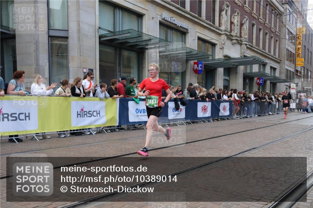 13.09.2026 - 21. swb-Marathon Bremen Strokosch-Dieckow http://msf.ph/oto/10389014 13.09.2026 12:59:09 Ziel 466, 658, 862, 1248, 1751, 1800, 1993, 2651, 3251, 4096, 4964, 5316, 5828, 8383, 9533, 1118, 1508, 1576, 1751, 3584, 3624, 3688, 4399, 4847, 6991, 8065, 8994, 9120, 9329 meine-sportfotos.de