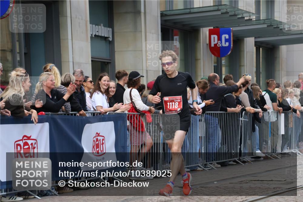 13.09.2026 - 21. swb-Marathon Bremen Strokosch-Dieckow http://msf.ph/oto/10389025 13.09.2026 12:59:11 Ziel 126, 277, 466, 658, 862, 1248, 1800, 1852, 2651, 3251, 4096, 4964, 5316, 5828, 9533, 1118, 1508, 1751, 1993, 3584, 3624, 3688, 4399, 4847, 6991, 8065, 8383, 8994, 9120, 9329 meine-sportfotos.de