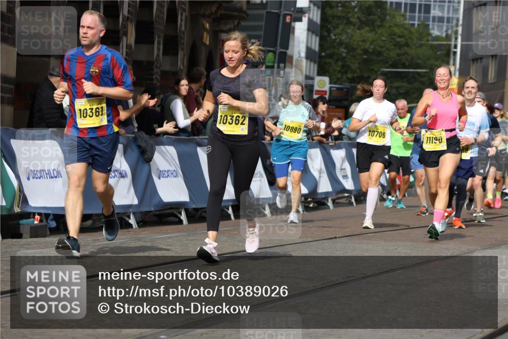 13.09.2026 - 21. swb-Marathon Bremen Strokosch-Dieckow http://msf.ph/oto/10389026 13.09.2026 11:10:27 Ziel 10299, 10751, 10963, 11119, 11732, 11933, 12117, 12207, 12293, 10002, 10247, 10422, 10719, 10768, 11283, 11298, 11300, 11309, 11583, 11736, 11846, 12183, 12227 meine-sportfotos.de