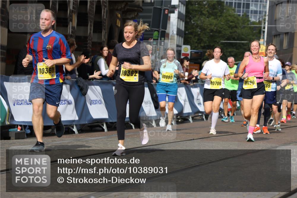 13.09.2026 - 21. swb-Marathon Bremen Strokosch-Dieckow http://msf.ph/oto/10389031 13.09.2026 11:10:27 Ziel 10299, 10751, 10963, 11119, 11732, 11933, 12117, 12207, 12293, 10002, 10247, 10422, 10719, 10768, 11283, 11298, 11300, 11309, 11583, 11736, 11846, 12183, 12227 meine-sportfotos.de