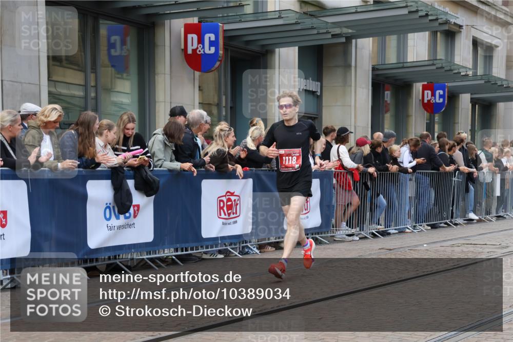 13.09.2026 - 21. swb-Marathon Bremen Strokosch-Dieckow http://msf.ph/oto/10389034 13.09.2026 12:59:12 Ziel 126, 277, 466, 658, 862, 1248, 1800, 1852, 2651, 3251, 4096, 4964, 5316, 5828, 9533, 1118, 1508, 1751, 1993, 3584, 3624, 3688, 4399, 4847, 6991, 8065, 8383, 8994, 9120, 9329 meine-sportfotos.de