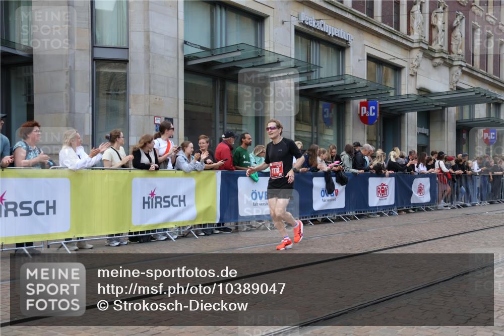 13.09.2026 - 21. swb-Marathon Bremen Strokosch-Dieckow http://msf.ph/oto/10389047 13.09.2026 12:59:13 Ziel 126, 277, 466, 658, 862, 1248, 1800, 1852, 2651, 3251, 4096, 4964, 5316, 5828, 6557, 9533, 658, 1118, 1508, 1751, 1993, 3584, 3624, 3688, 4399, 4847, 6991, 8065, 8383, 8994, 9120, 9329 meine-sportfotos.de