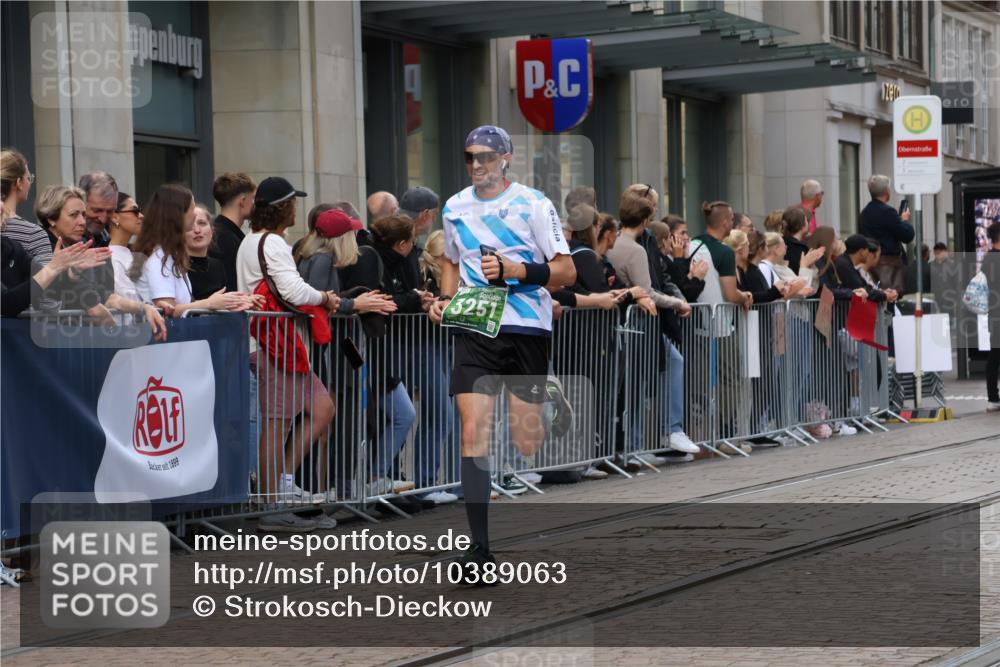 13.09.2026 - 21. swb-Marathon Bremen Strokosch-Dieckow http://msf.ph/oto/10389063 13.09.2026 12:59:16 Ziel 126, 277, 466, 862, 1248, 1800, 1852, 3251, 4964, 5316, 5828, 6557, 658, 1118, 1248, 1508, 1751, 1993, 2651, 3584, 3688, 4096, 4399, 4847, 6991, 8383, 8994, 9120, 9329, 9533 meine-sportfotos.de
