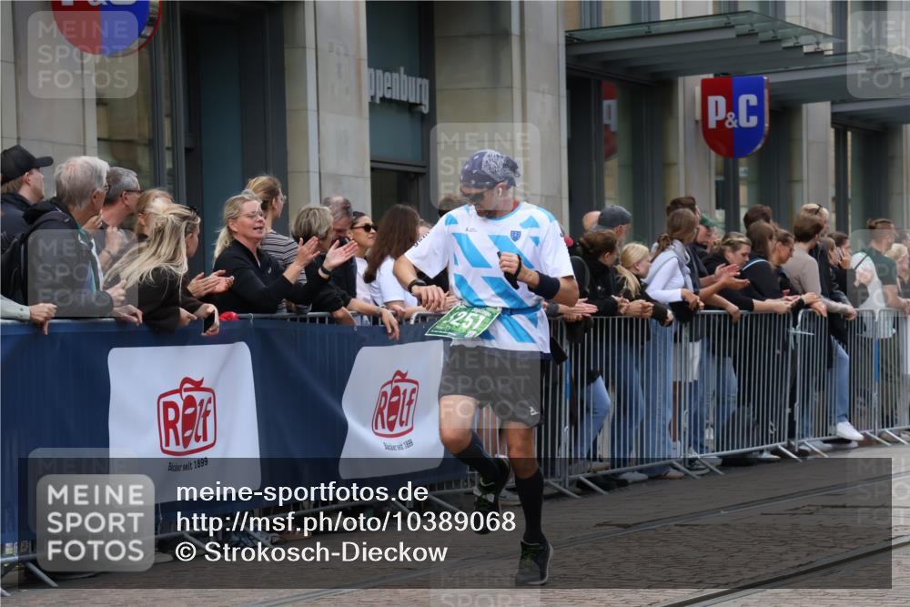13.09.2026 - 21. swb-Marathon Bremen Strokosch-Dieckow http://msf.ph/oto/10389068 13.09.2026 12:59:17 Ziel 126, 277, 466, 862, 1800, 1852, 3251, 4964, 5316, 5828, 6557, 658, 1118, 1248, 1508, 1751, 1800, 1993, 2651, 3584, 3688, 4096, 4399, 6991, 8383, 8994, 9120, 9329, 9533 meine-sportfotos.de