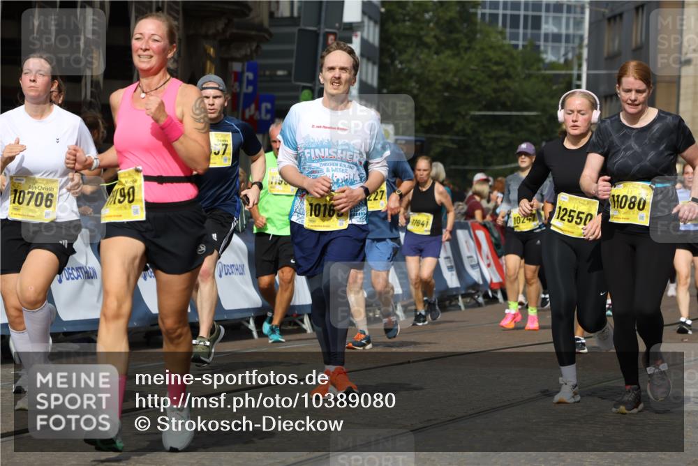 13.09.2026 - 21. swb-Marathon Bremen Strokosch-Dieckow http://msf.ph/oto/10389080 13.09.2026 11:10:30 Ziel 10299, 10362, 10751, 10963, 11382, 11725, 11732, 11933, 12117, 12207, 12293, 10247, 10422, 10768, 11047, 11283, 11298, 11300, 11309, 11327, 11583, 11736, 11846, 12183 meine-sportfotos.de