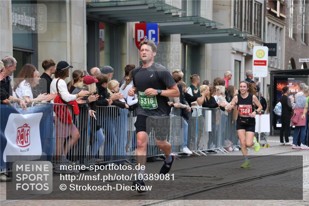 13.09.2026 - 21. swb-Marathon Bremen Strokosch-Dieckow http://msf.ph/oto/10389081 13.09.2026 12:59:21 Ziel 126, 277, 466, 862, 1320, 1485, 1852, 3251, 4964, 5316, 5828, 6557, 8850, 658, 1118, 1248, 1508, 1751, 1800, 1993, 2651, 3584, 3688, 4096, 4399, 6991, 8383, 8994, 9120, 9533 meine-sportfotos.de