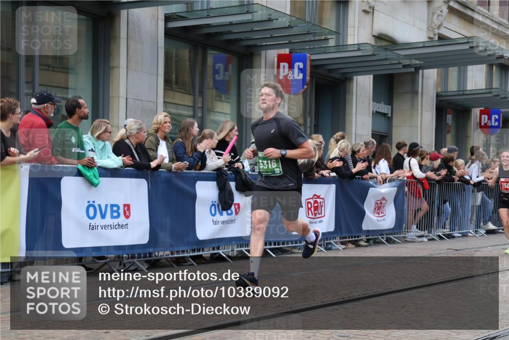 13.09.2026 - 21. swb-Marathon Bremen Strokosch-Dieckow http://msf.ph/oto/10389092 13.09.2026 12:59:22 Ziel 126, 277, 466, 807, 862, 1320, 1485, 1852, 3251, 4964, 5316, 5828, 6557, 8850, 658, 1248, 1508, 1751, 1800, 1993, 2651, 3584, 3688, 4096, 4399, 6991, 8383, 9120, 9533 meine-sportfotos.de