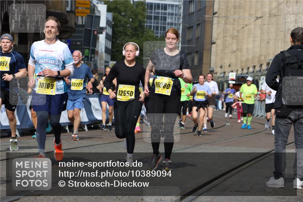 13.09.2026 - 21. swb-Marathon Bremen Strokosch-Dieckow http://msf.ph/oto/10389094 13.09.2026 11:10:31 Ziel 10299, 10361, 10362, 10751, 10963, 11382, 11725, 11732, 11933, 12117, 12207, 12293, 10768, 10911, 11047, 11283, 11298, 11300, 11309, 11327, 11513, 11583, 11736, 11846, 12183 meine-sportfotos.de