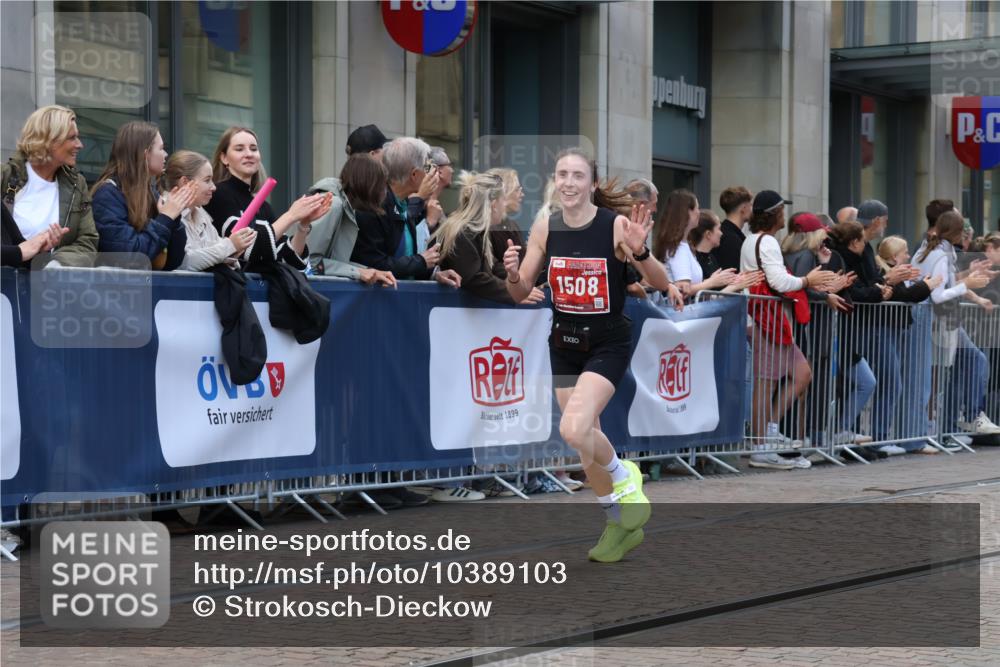13.09.2026 - 21. swb-Marathon Bremen Strokosch-Dieckow http://msf.ph/oto/10389103 13.09.2026 12:59:24 Ziel 126, 277, 466, 807, 862, 1320, 1485, 1852, 3251, 4964, 5316, 5828, 6557, 8850, 658, 1248, 1508, 1751, 1800, 1993, 2651, 3584, 3688, 4096, 4399, 6991, 8383, 9533 meine-sportfotos.de