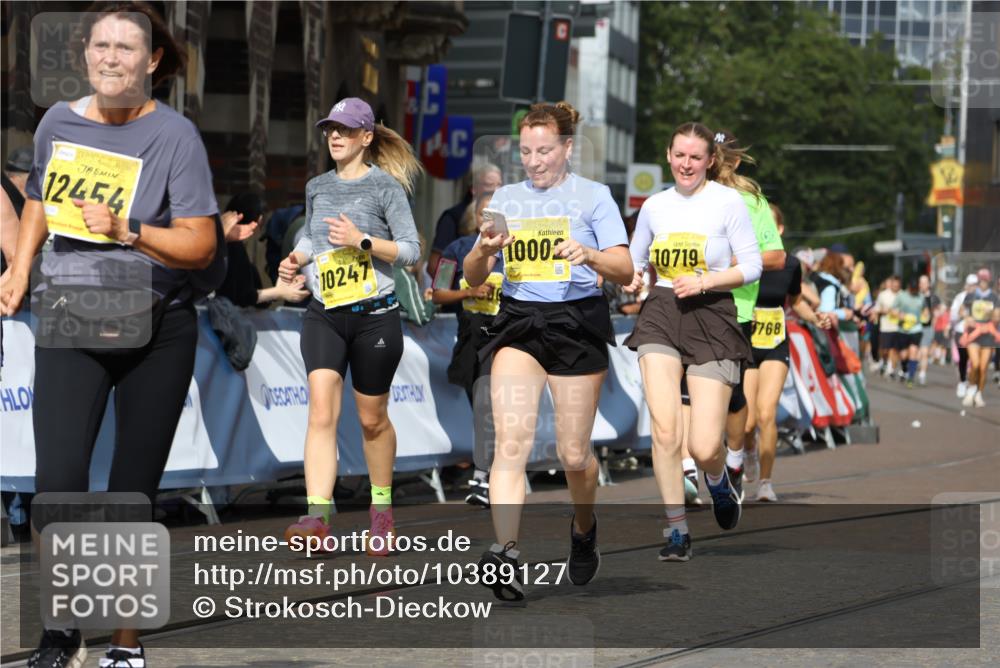 13.09.2026 - 21. swb-Marathon Bremen Strokosch-Dieckow http://msf.ph/oto/10389127 13.09.2026 11:10:35 Ziel 10169, 10361, 10362, 10706, 10890, 10963, 11080, 11382, 11725, 11732, 11933, 11957, 12117, 12207, 12293, 12550, 10461, 10462, 10911, 11047, 11309, 11327, 11335, 11465, 11513, 11583, 11736, 11846 meine-sportfotos.de