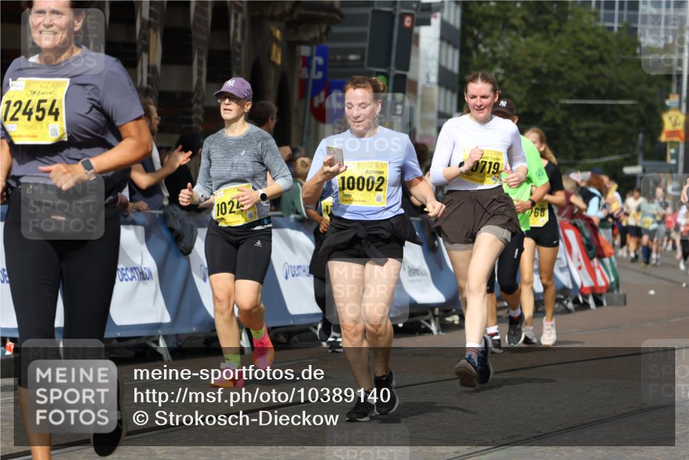 13.09.2026 - 21. swb-Marathon Bremen Strokosch-Dieckow http://msf.ph/oto/10389140 13.09.2026 11:10:36 Ziel 10169, 10361, 10362, 10706, 10890, 10963, 11080, 11382, 11725, 11732, 11933, 11957, 12117, 12207, 12293, 12550, 10148, 10461, 10462, 10911, 11047, 11309, 11327, 11335, 11465, 11513, 11583, 11736, 11756, 11846 meine-sportfotos.de
