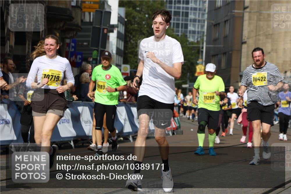 13.09.2026 - 21. swb-Marathon Bremen Strokosch-Dieckow http://msf.ph/oto/10389171 13.09.2026 11:10:37 Ziel 10169, 10361, 10362, 10706, 10890, 10963, 11080, 11382, 11725, 11732, 11933, 11957, 11982, 12117, 12207, 12293, 12550, 10148, 10461, 10462, 10547, 10911, 11047, 11309, 11327, 11335, 11465, 11513, 11583, 11756, 11846 meine-sportfotos.de