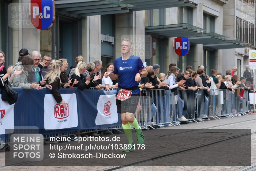 13.09.2026 - 21. swb-Marathon Bremen Strokosch-Dieckow http://msf.ph/oto/10389178 13.09.2026 12:59:31 Ziel 126, 277, 807, 1320, 1485, 1852, 4964, 5316, 5828, 6557, 8850, 9153, 466, 658, 862, 1248, 1508, 1751, 1800, 1993, 2651, 3251, 4096, 5316, 8383, 9533 meine-sportfotos.de
