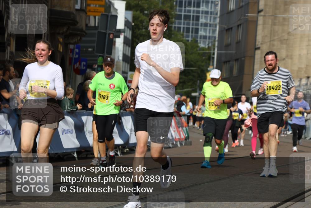 13.09.2026 - 21. swb-Marathon Bremen Strokosch-Dieckow http://msf.ph/oto/10389179 13.09.2026 11:10:37 Ziel 10169, 10361, 10362, 10706, 10890, 10963, 11080, 11382, 11725, 11732, 11933, 11957, 11982, 12117, 12207, 12293, 12550, 10148, 10461, 10462, 10547, 10911, 11047, 11309, 11327, 11335, 11465, 11513, 11583, 11756, 11846 meine-sportfotos.de