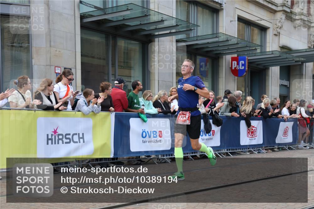 13.09.2026 - 21. swb-Marathon Bremen Strokosch-Dieckow http://msf.ph/oto/10389194 13.09.2026 12:59:32 Ziel 126, 277, 735, 807, 1320, 1485, 1852, 4964, 5828, 6557, 8850, 9153, 466, 658, 862, 1248, 1508, 1751, 1800, 1993, 2651, 3251, 4096, 5316, 8383, 9533 meine-sportfotos.de