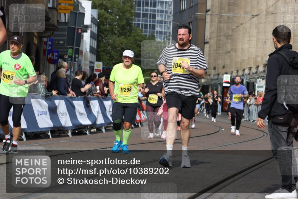 13.09.2026 - 21. swb-Marathon Bremen Strokosch-Dieckow http://msf.ph/oto/10389202 13.09.2026 11:10:39 Ziel 10002, 10169, 10361, 10362, 10706, 10719, 10791, 10890, 10963, 11080, 11382, 11725, 11732, 11933, 11957, 11982, 12117, 12227, 12293, 12454, 12550, 10148, 10163, 10461, 10462, 10547, 10911, 11043, 11047, 11327, 11335, 11465, 11513, 11756, 11846 meine-sportfotos.de