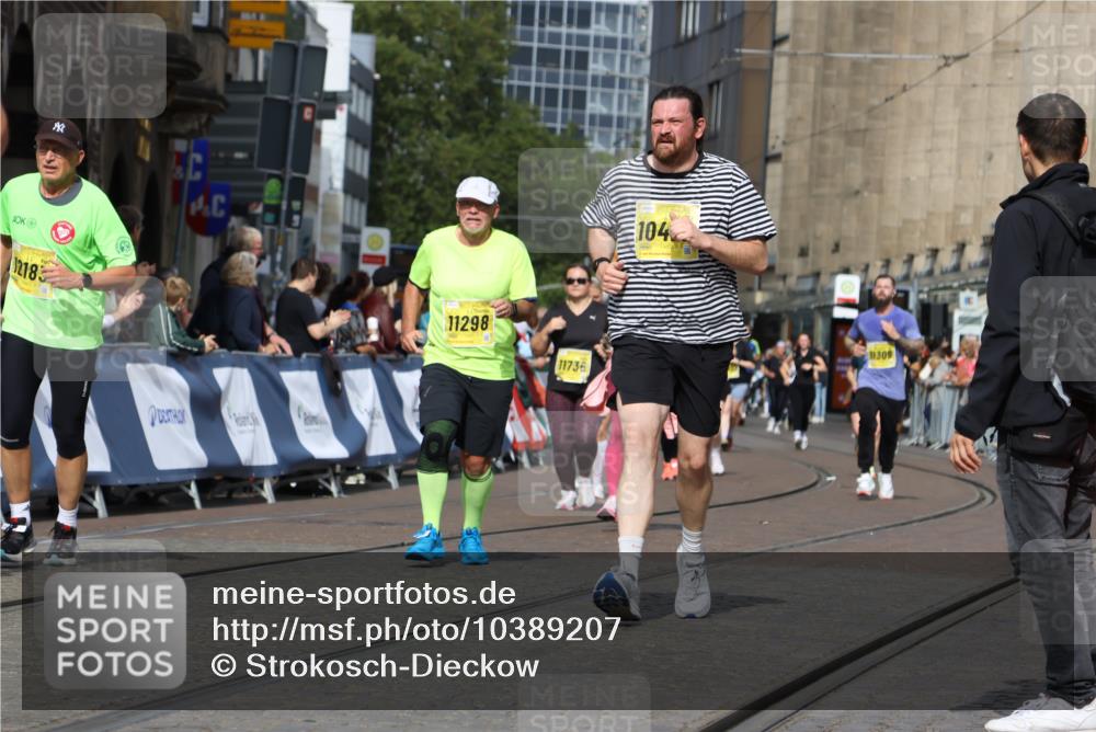 13.09.2026 - 21. swb-Marathon Bremen Strokosch-Dieckow http://msf.ph/oto/10389207 13.09.2026 11:10:39 Ziel 10002, 10169, 10361, 10362, 10706, 10719, 10791, 10890, 10963, 11080, 11382, 11725, 11732, 11933, 11957, 11982, 12117, 12227, 12293, 12454, 12550, 10148, 10163, 10461, 10462, 10547, 10911, 11043, 11047, 11327, 11335, 11465, 11513, 11756, 11846 meine-sportfotos.de