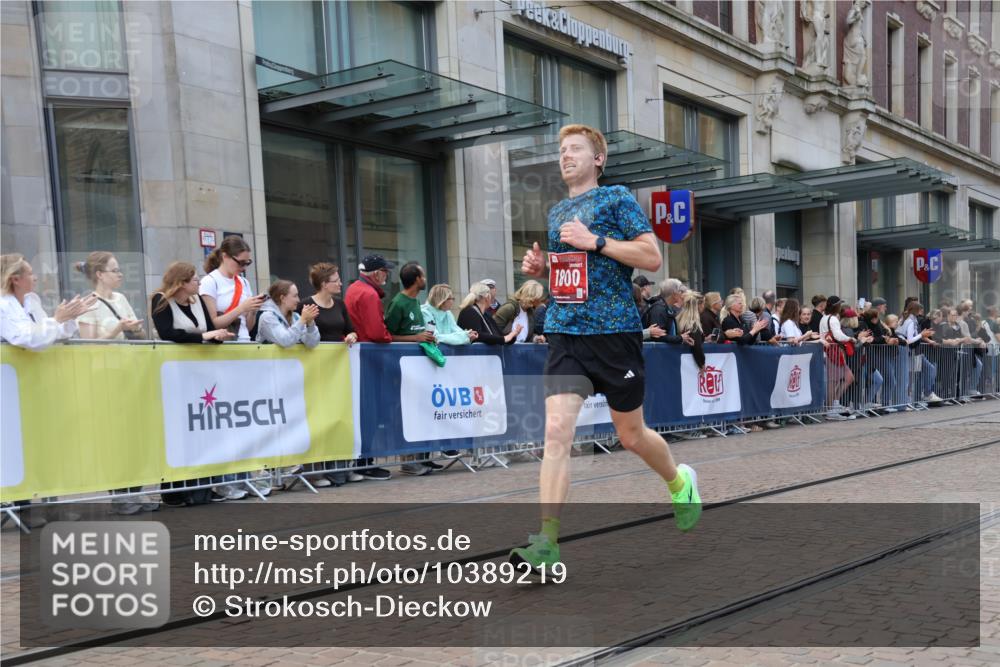 13.09.2026 - 21. swb-Marathon Bremen Strokosch-Dieckow http://msf.ph/oto/10389219 13.09.2026 12:59:35 Ziel 126, 277, 603, 735, 807, 1320, 1485, 1852, 1911, 1930, 6557, 8850, 9153, 126, 277, 466, 658, 862, 1248, 1800, 1852, 1993, 2651, 3251, 4096, 4964, 5316, 5828, 8383, 9533 meine-sportfotos.de